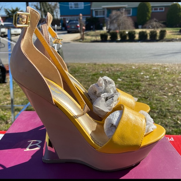 Beautiful Bamboo Wedges Size 7 1/2 - Picture 4 of 4